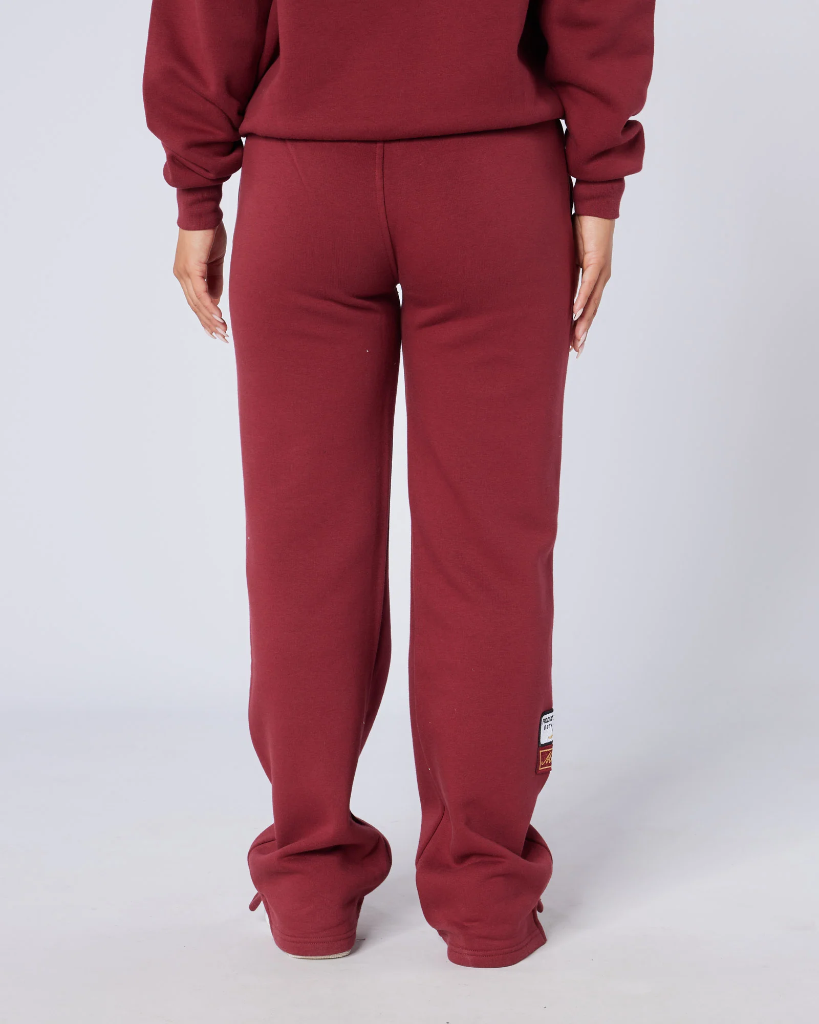 Womens Relaxed OG Badge Jogger Cabernet - Image 4
